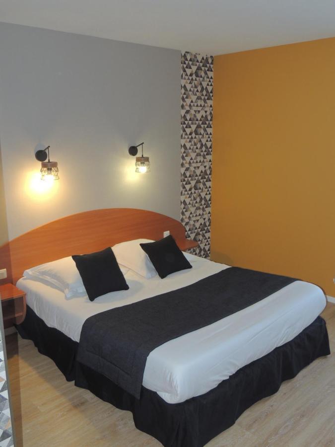 Logis Hotel Les 3 Marchands Bressuire Exteriér fotografie