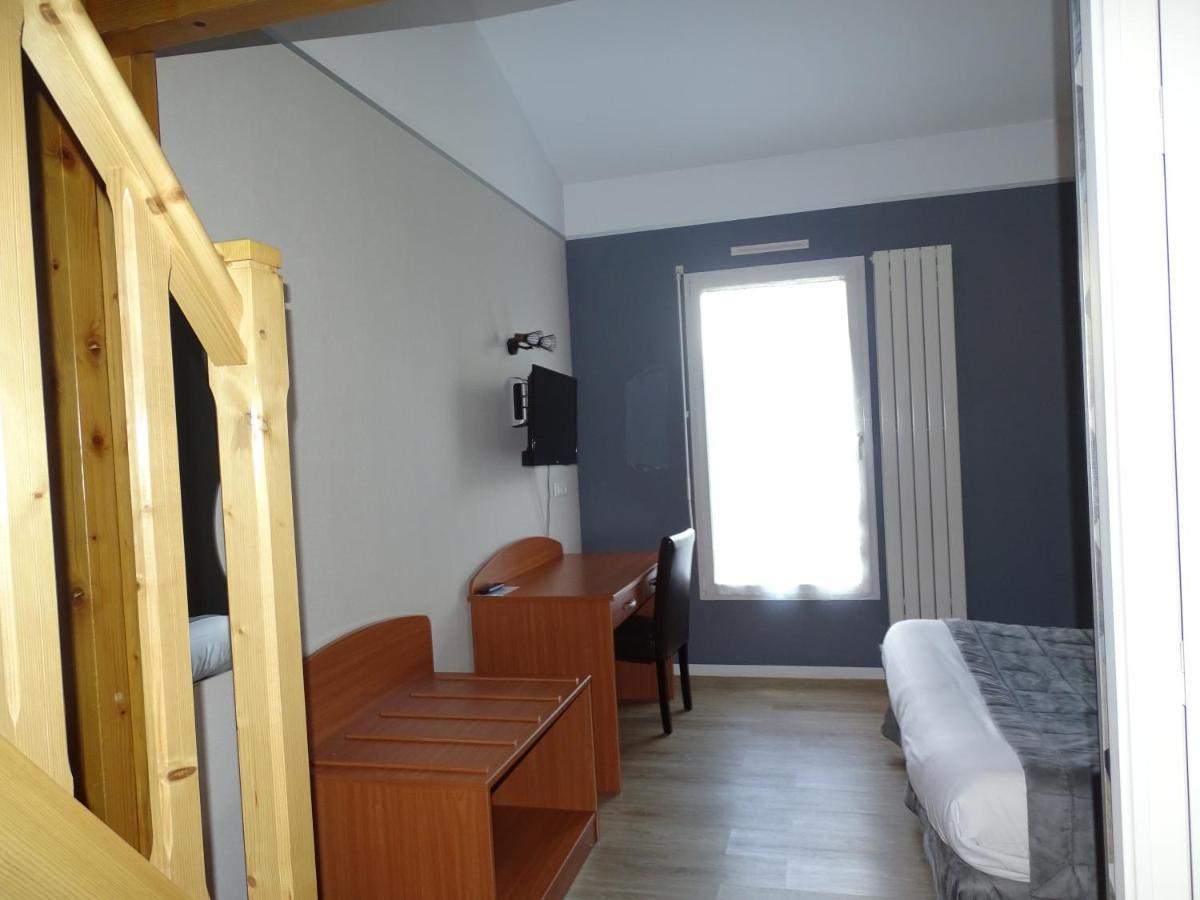 Logis Hotel Les 3 Marchands Bressuire Exteriér fotografie