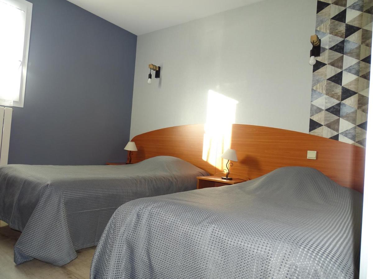 Logis Hotel Les 3 Marchands Bressuire Exteriér fotografie