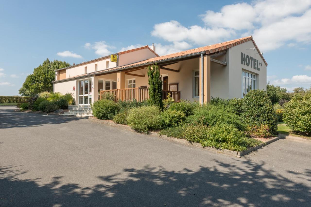 Logis Hotel Les 3 Marchands Bressuire Exteriér fotografie