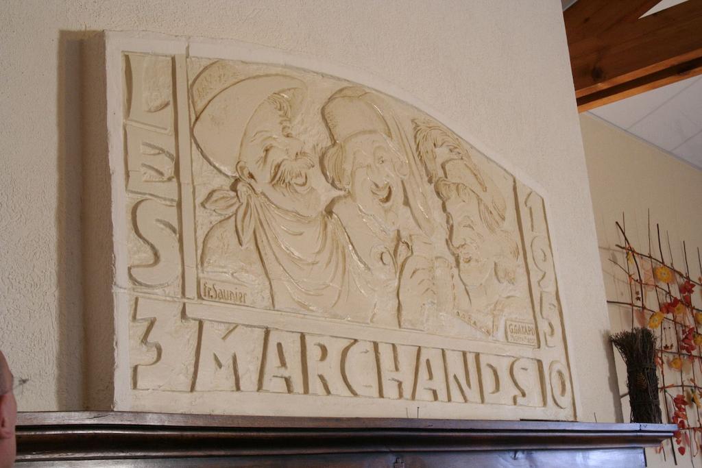 Logis Hotel Les 3 Marchands Bressuire Exteriér fotografie